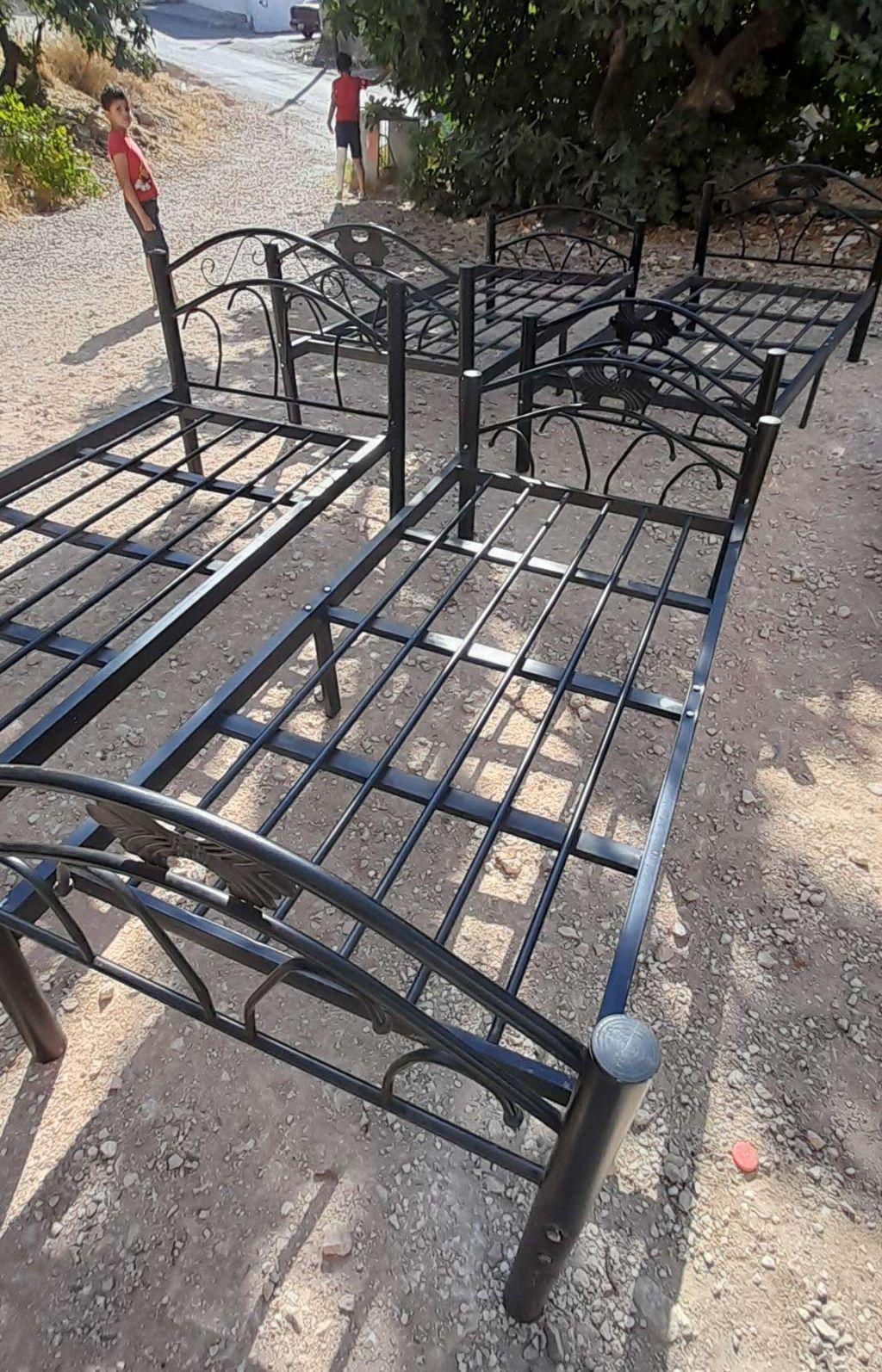 اسرة حديد مفرد