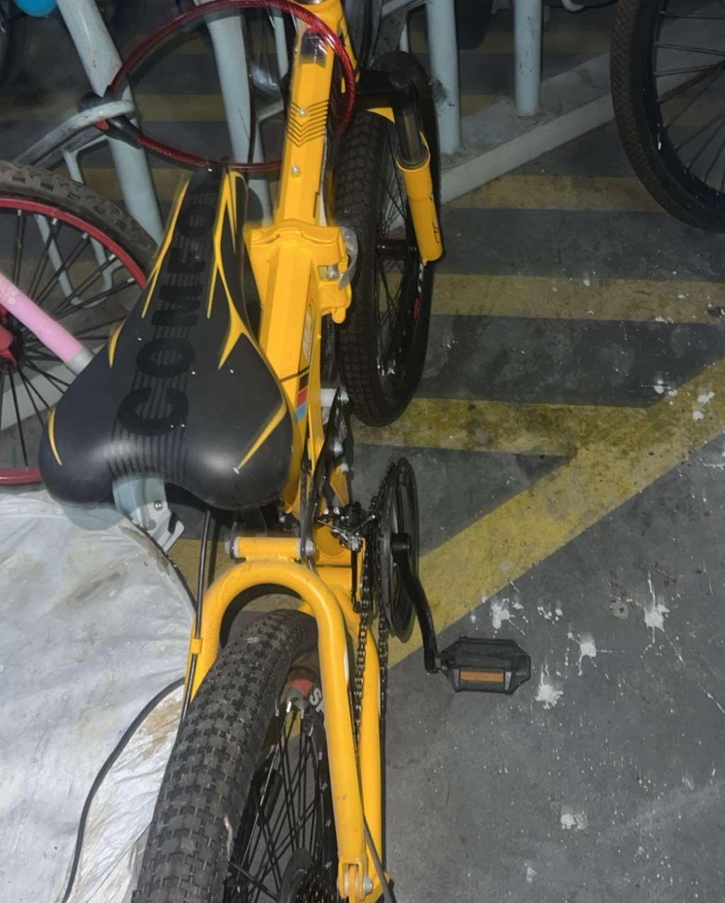 Yellow foldable mountain