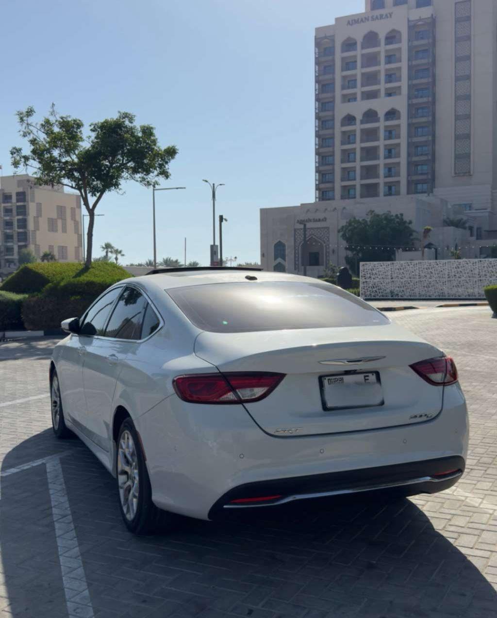 2015 كرايسلر 200