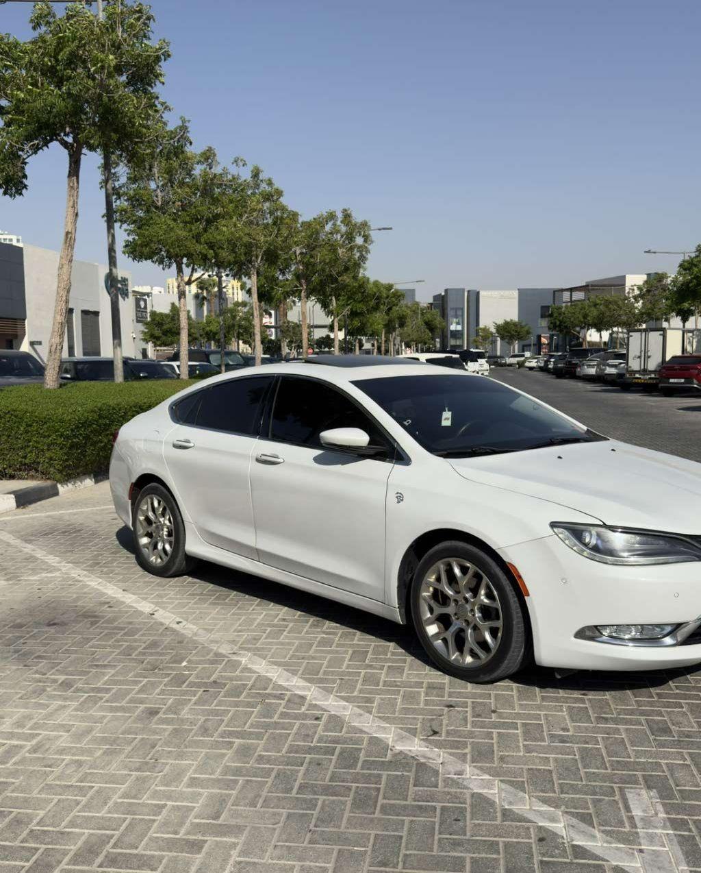 2015 كرايسلر 200