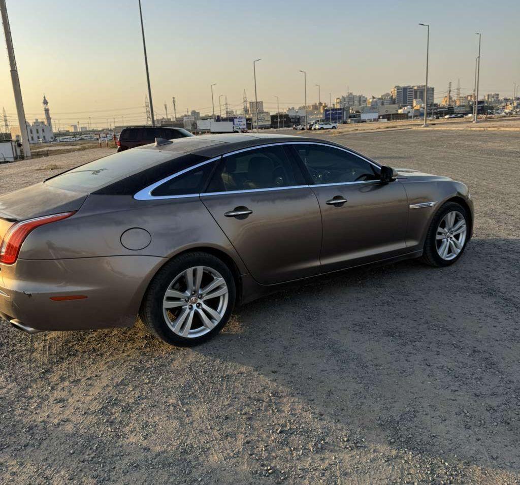 2015 جاكوار XJ