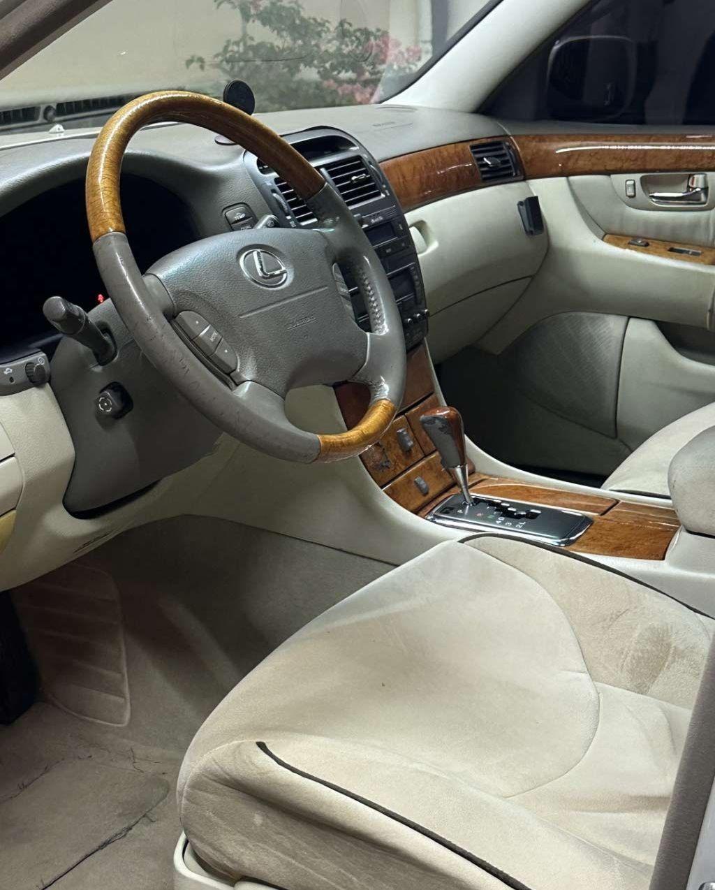 2001 لكزس LS