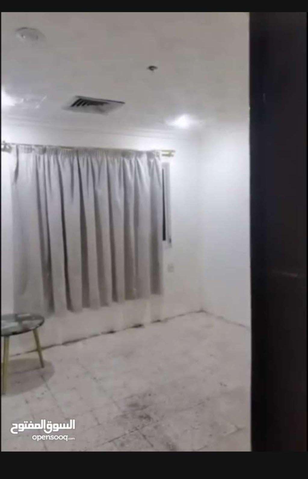 BIG ROOM WITH