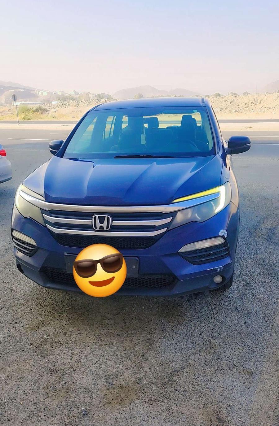 غرفة مفروشة بحمام