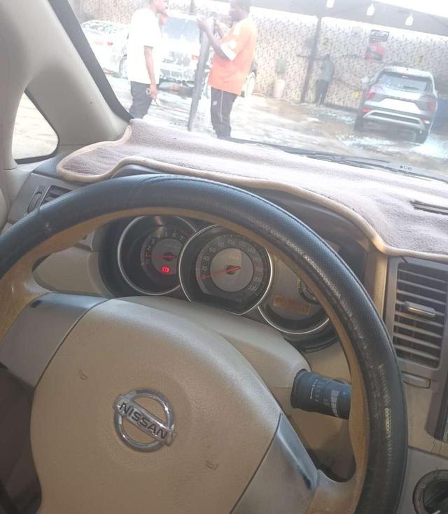 Nissan tiida 2007