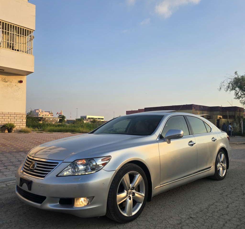 2011 لكزس LS