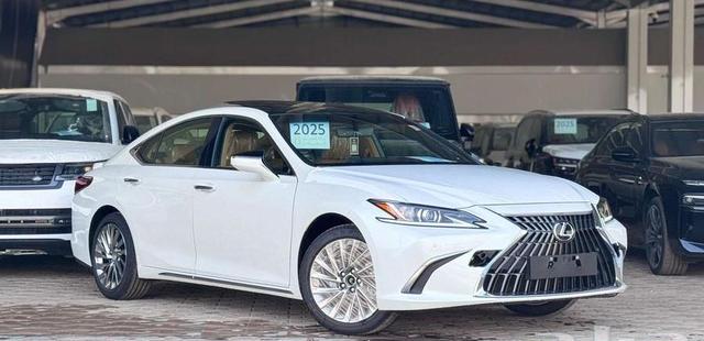 متوفر لكزس ES350