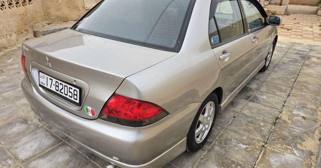 ميتسوبيشي لانسر GLX