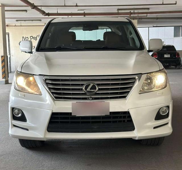 لكزس LX570 2011