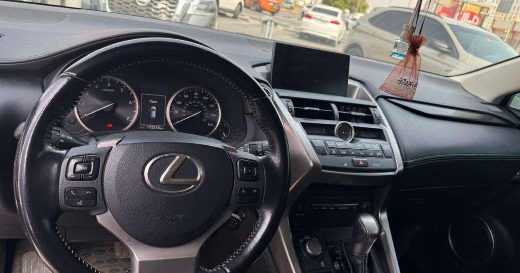 2017 لكزس NX