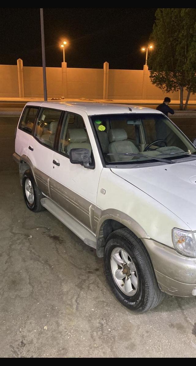 نيسان تيرانو 2002