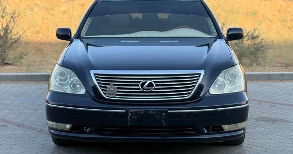 2004 لكزس LS