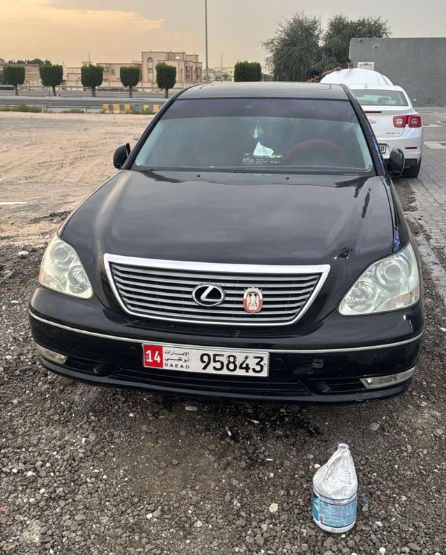 معروض للبيع لكزس