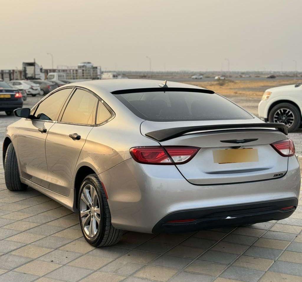 2017 كرايسلر 200