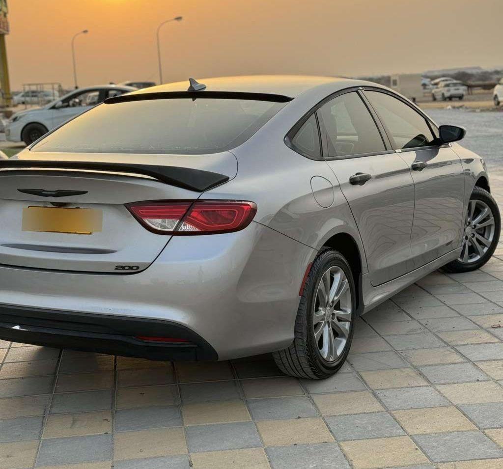 2017 كرايسلر 200