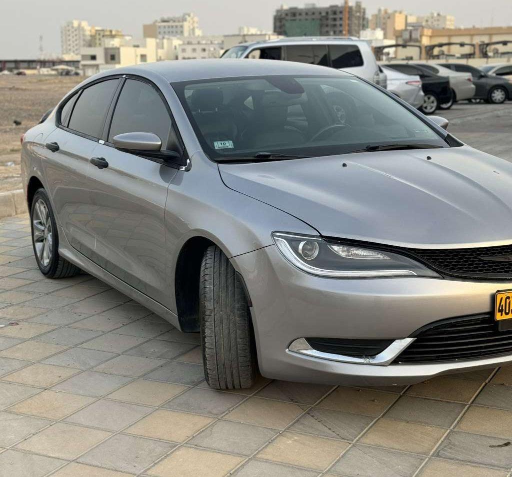 2017 كرايسلر 200