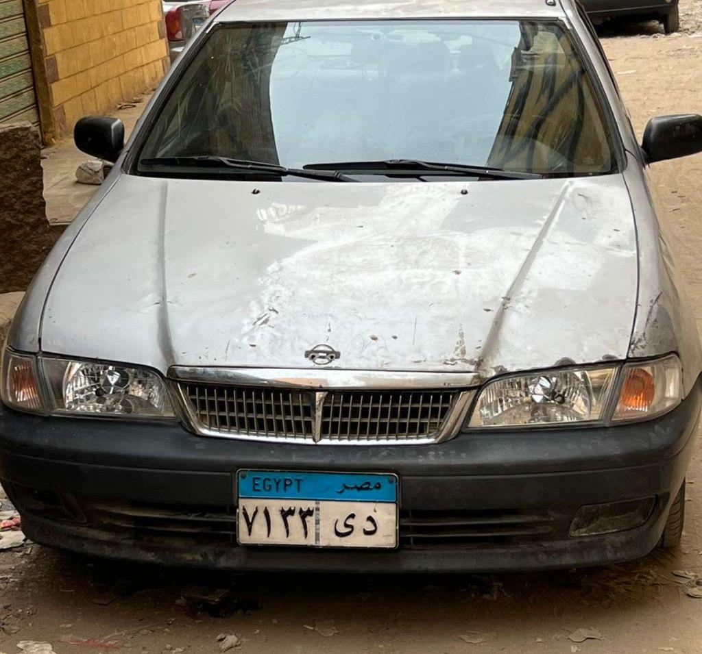 2000 نيسان صني