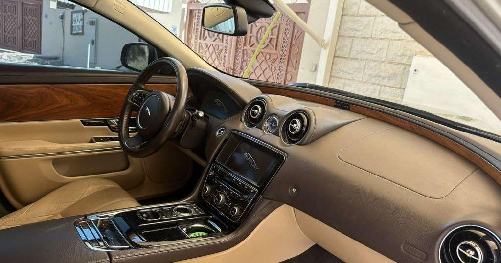 2012 جاكوار XJ