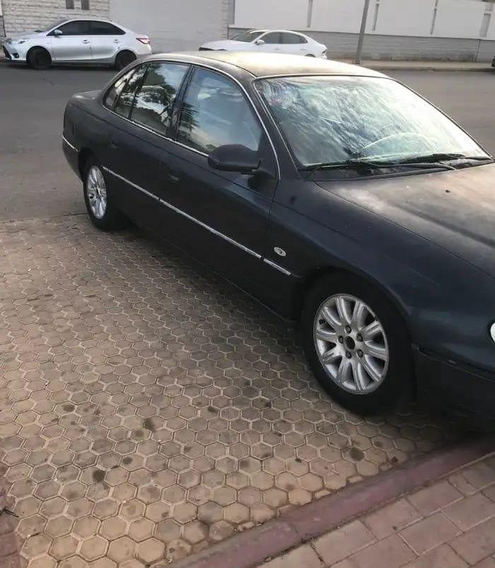 طاولات خدمة وكنبة