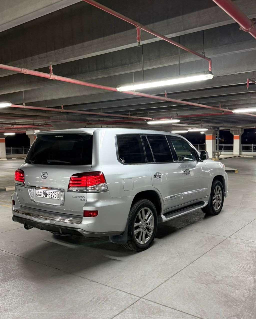 2015 لكزس LX