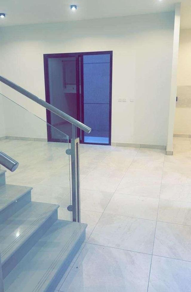 فيلا جديدة للإيجار