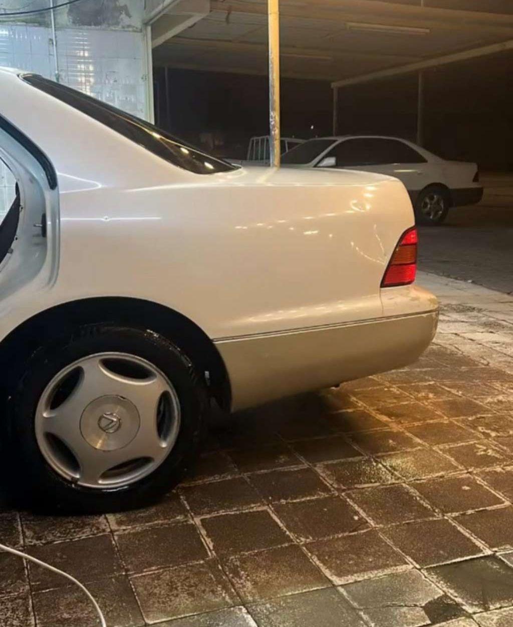 1999 لكزس LS