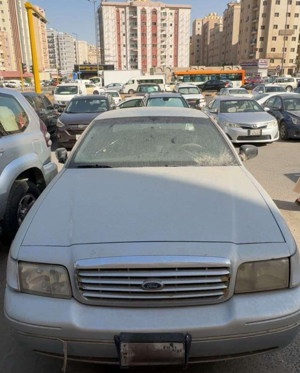 2000 فورد كراون