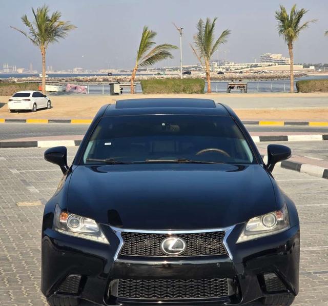 متوفر لكزس GS