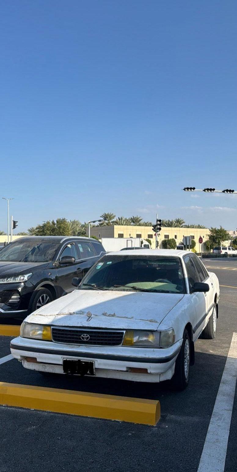 عربية أطفال وكرسي