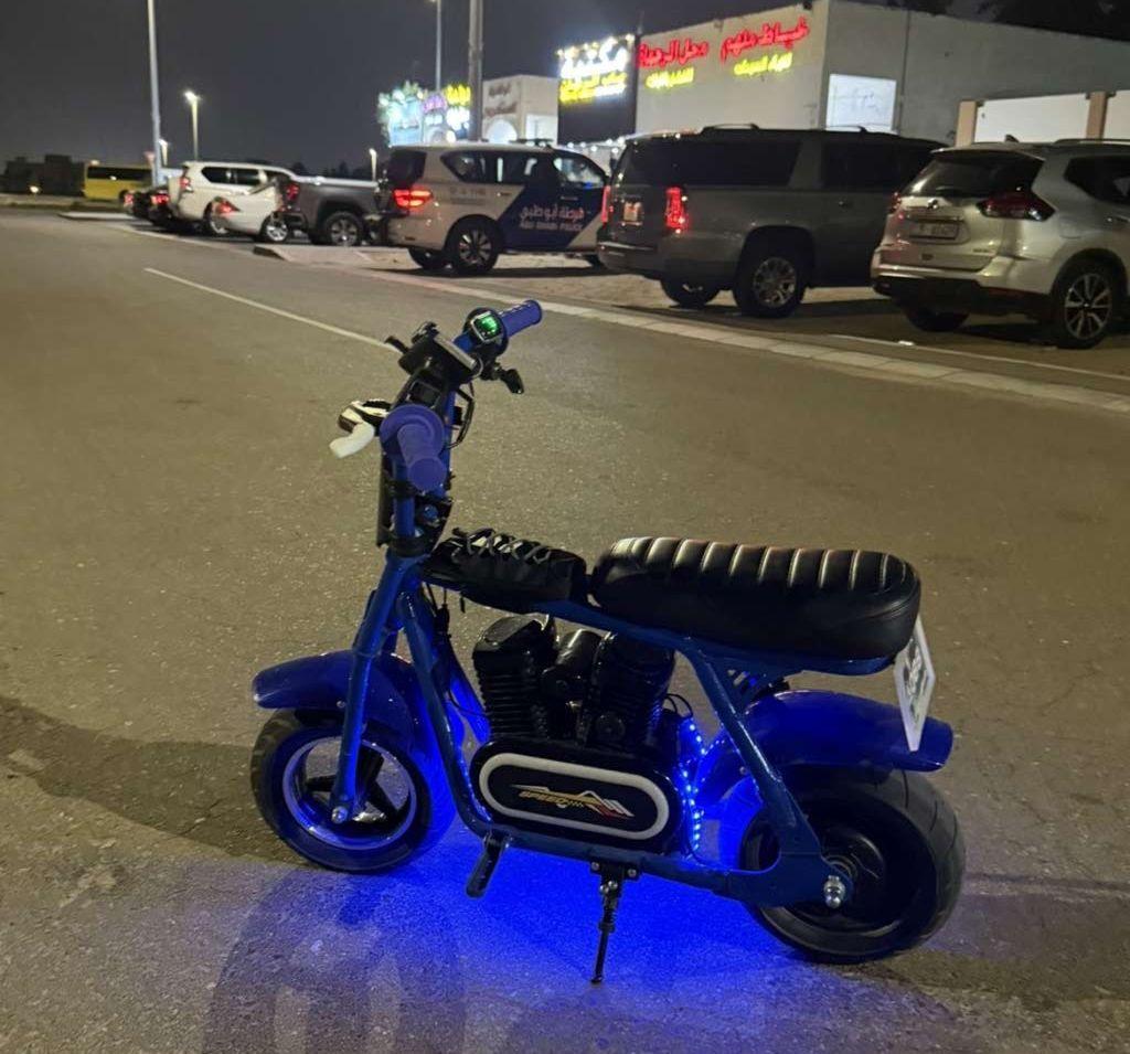 Mini e-moto for