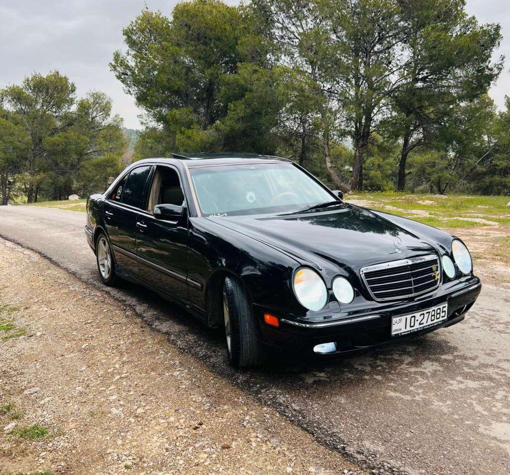 مرسيدس E 200