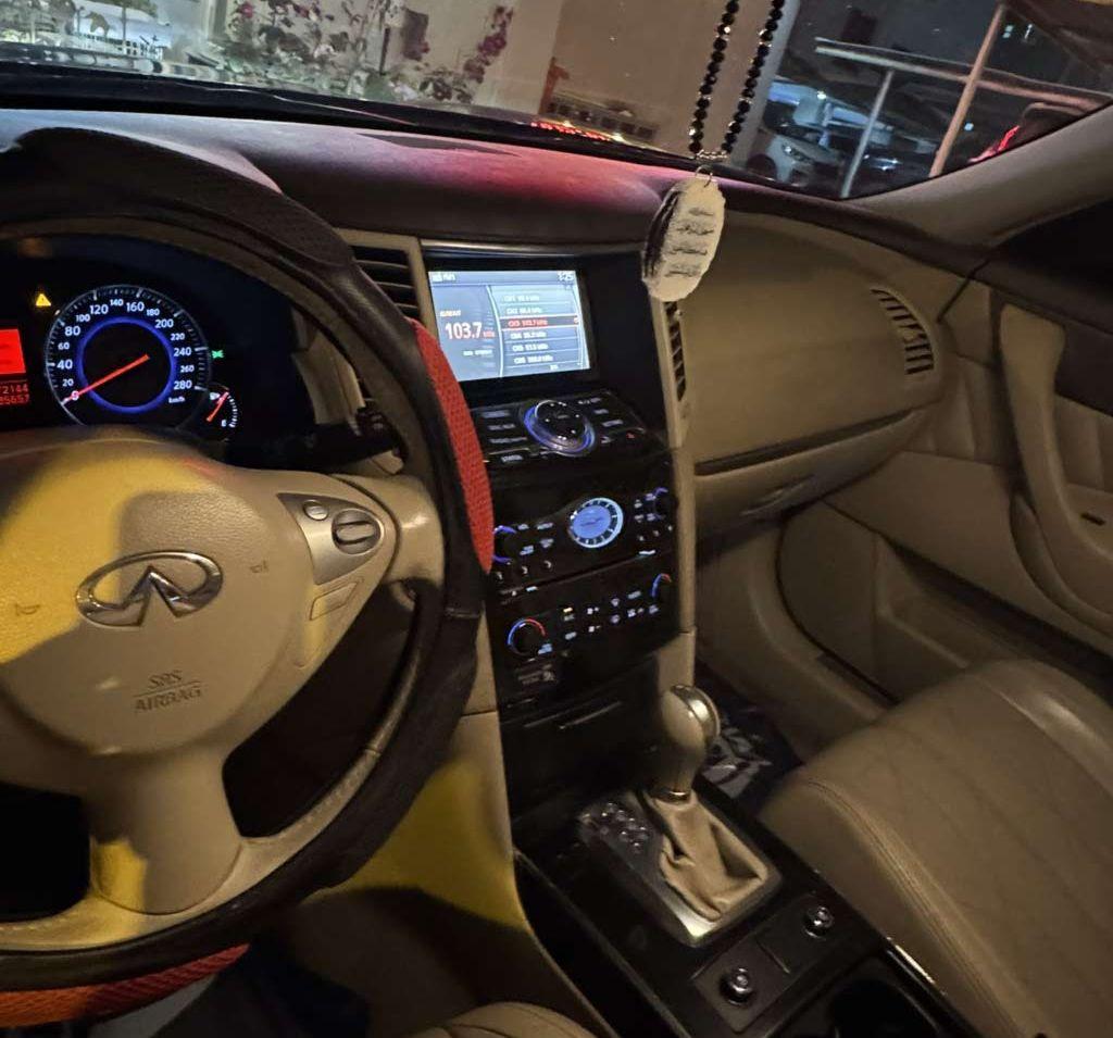 2011 إنفينيتي FX35
