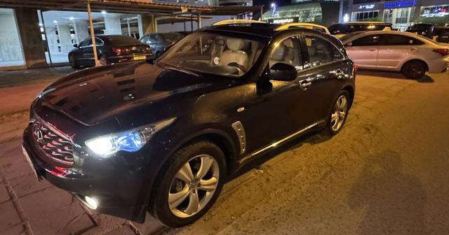 2011 إنفينيتي FX35