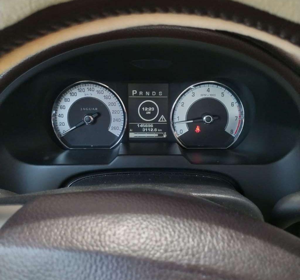 2011 جاكوار XF