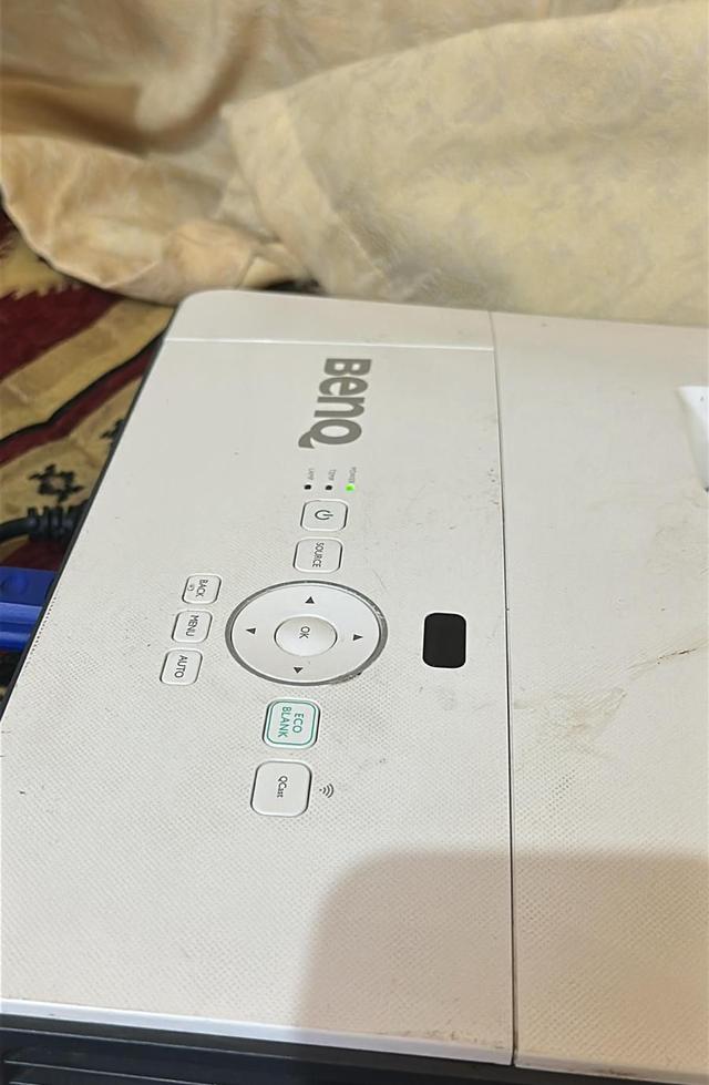 بروجكتر للبيع نضيف
