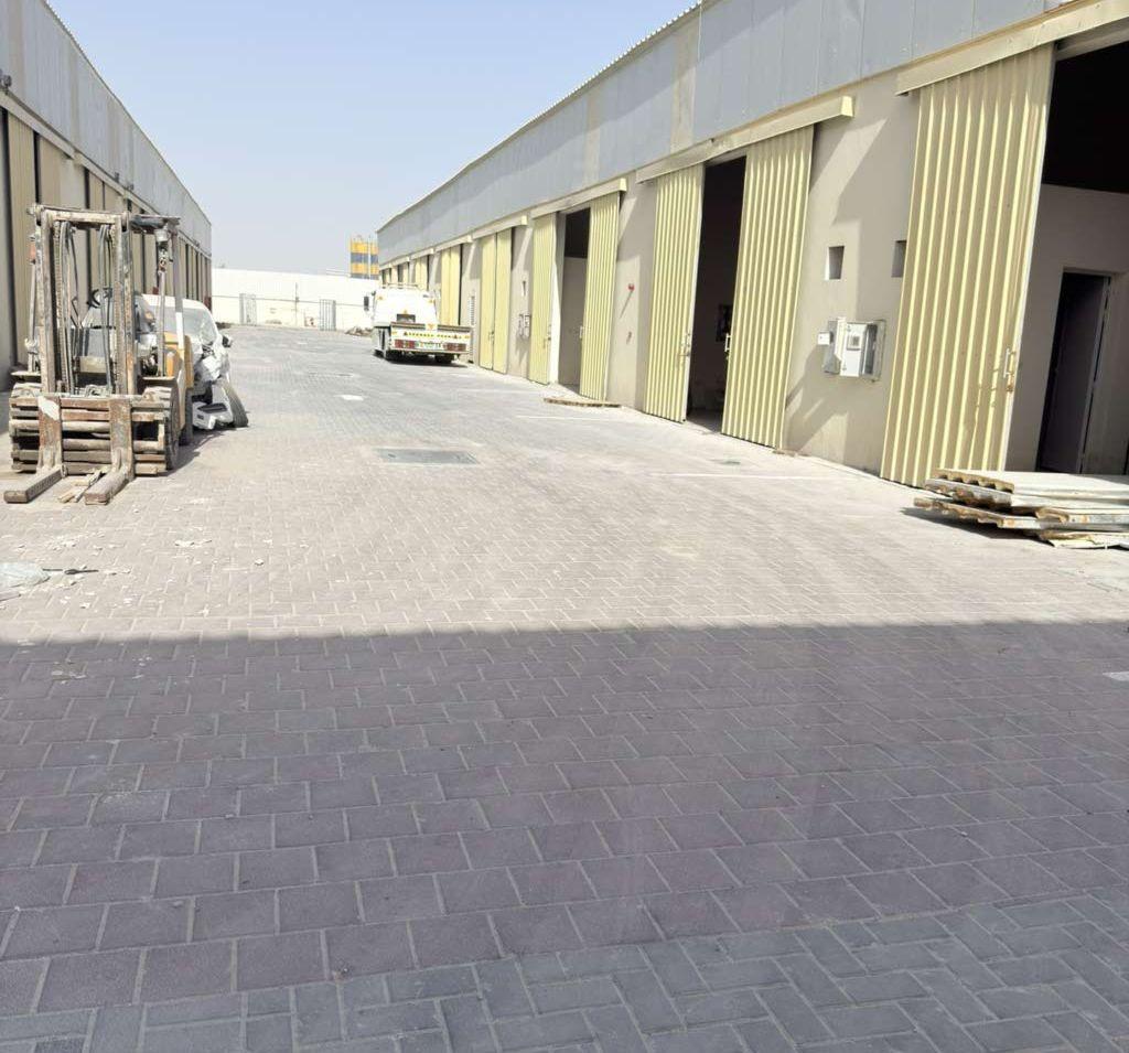 للإيجار مستودعات