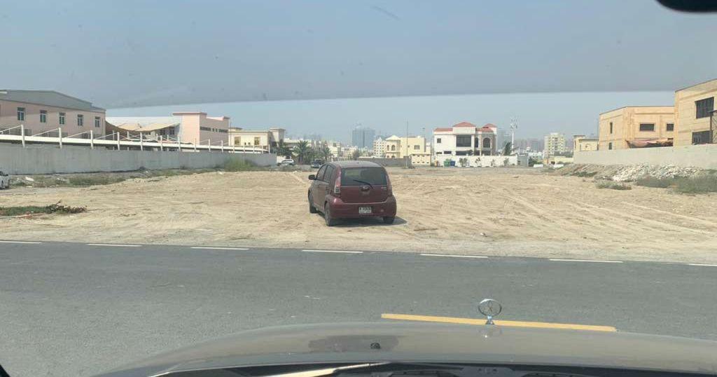 أرض مدرسة للبيع