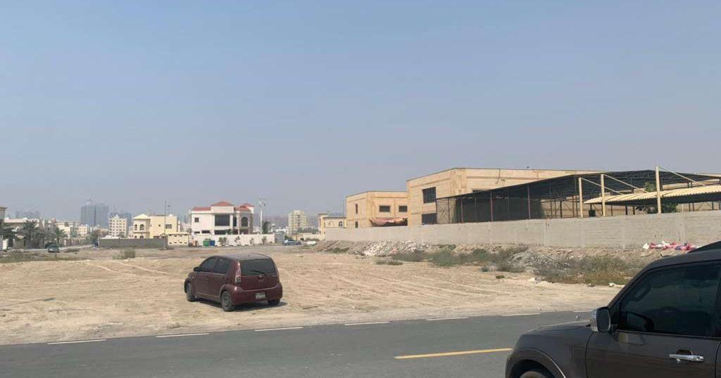 أرض مدرسة للبيع