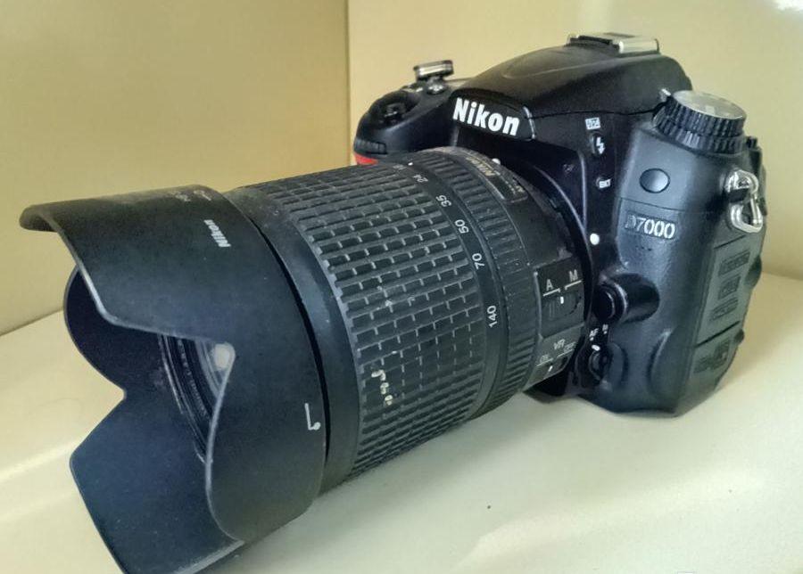 كاميرة نيكون D7000