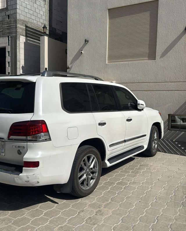 عرض لكزس LX