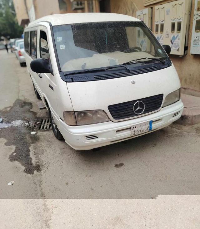 باص مرسدس