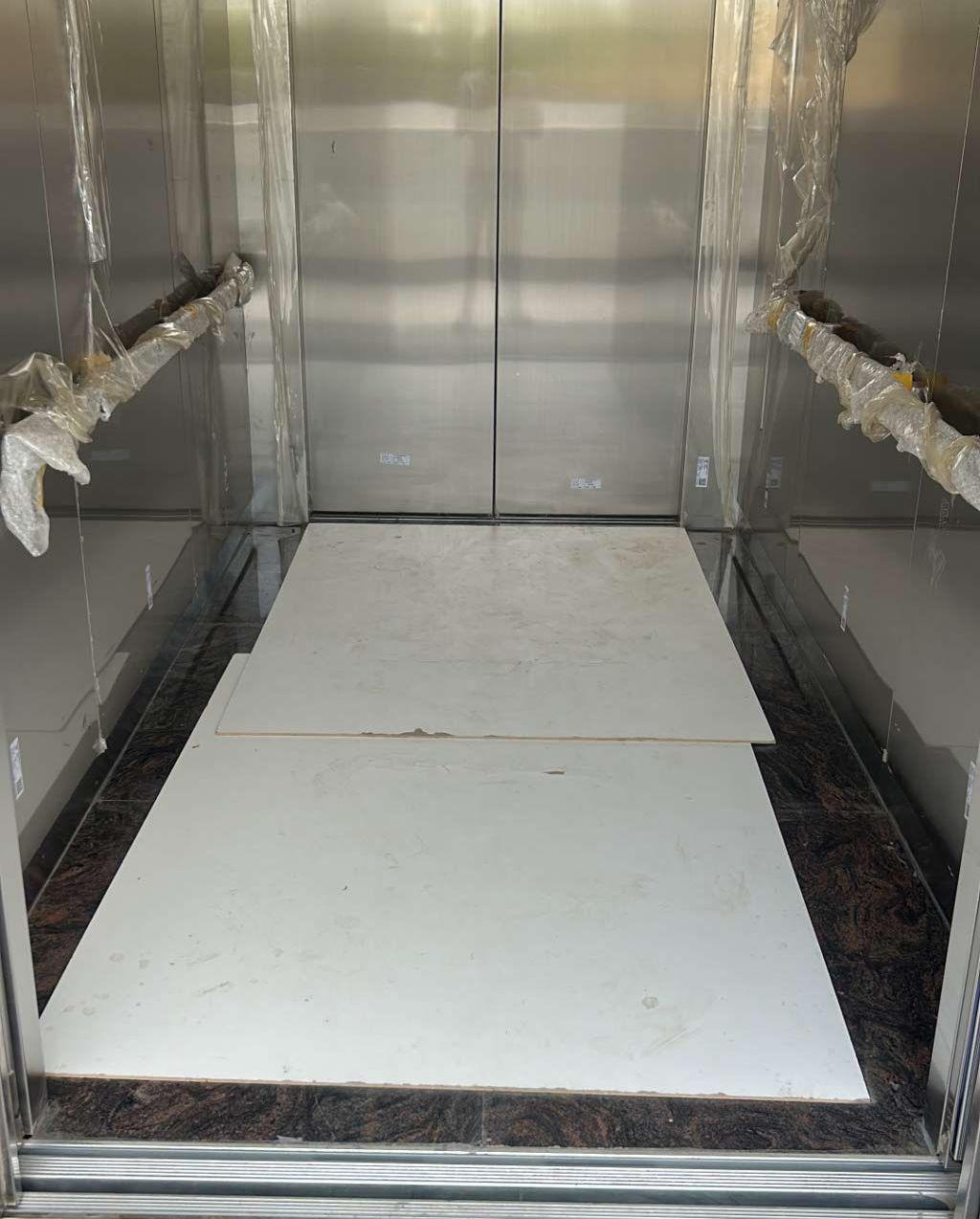 Refrigerator warehouse in
