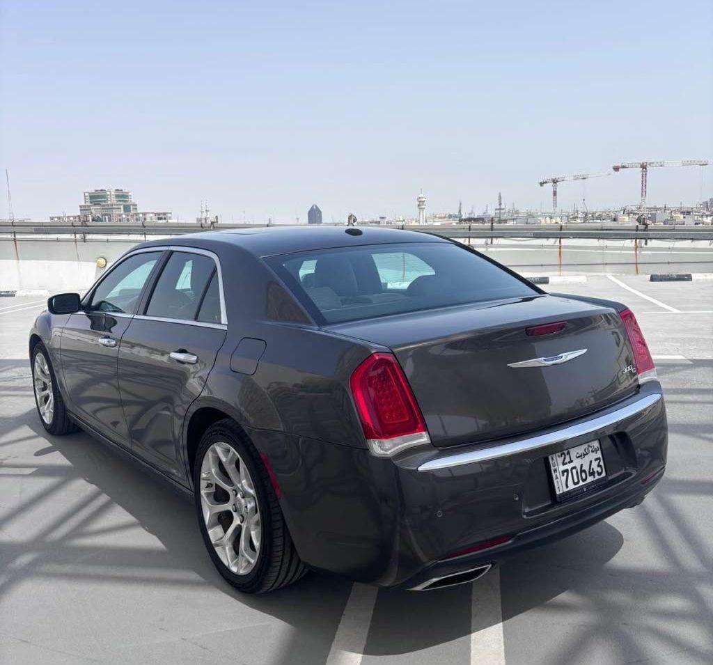 2023 كرايسلر 300