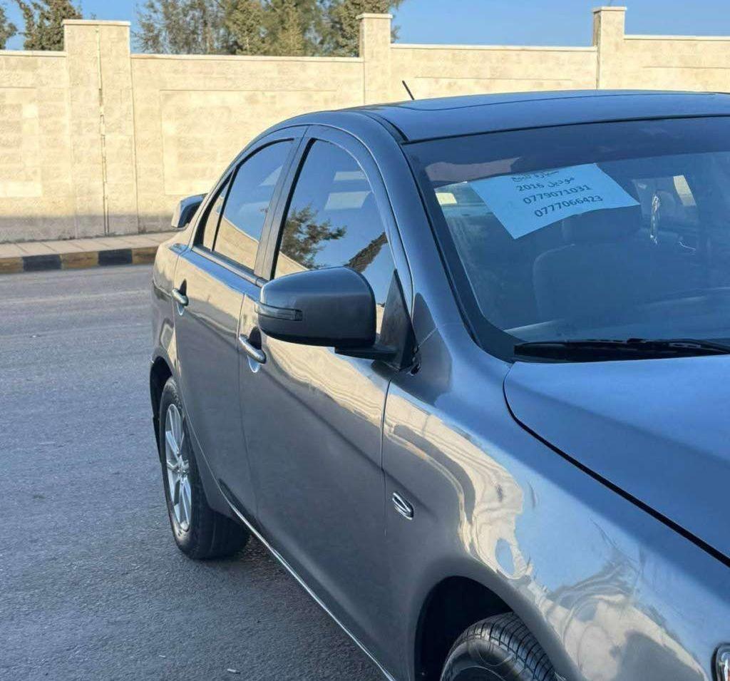 ميتسوبيشي لانسر GLX