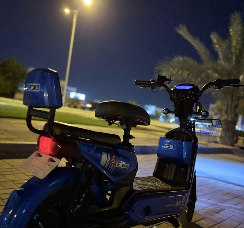 سكوتر كهربائي شبه